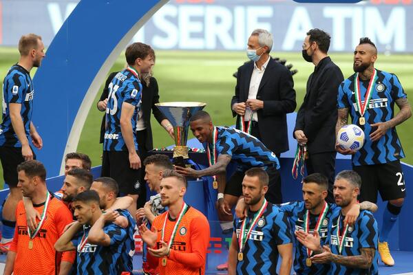 OSVOJIO JE SKUDETO, PA POTPISAO ZA KLUB U KOM JE PONIKAO: Iznenađujući potez Engleza - OVOME SE NIKO NIJE NADAO!