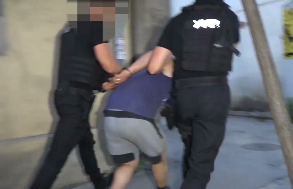 Hapšenje, Monstrum, Policija