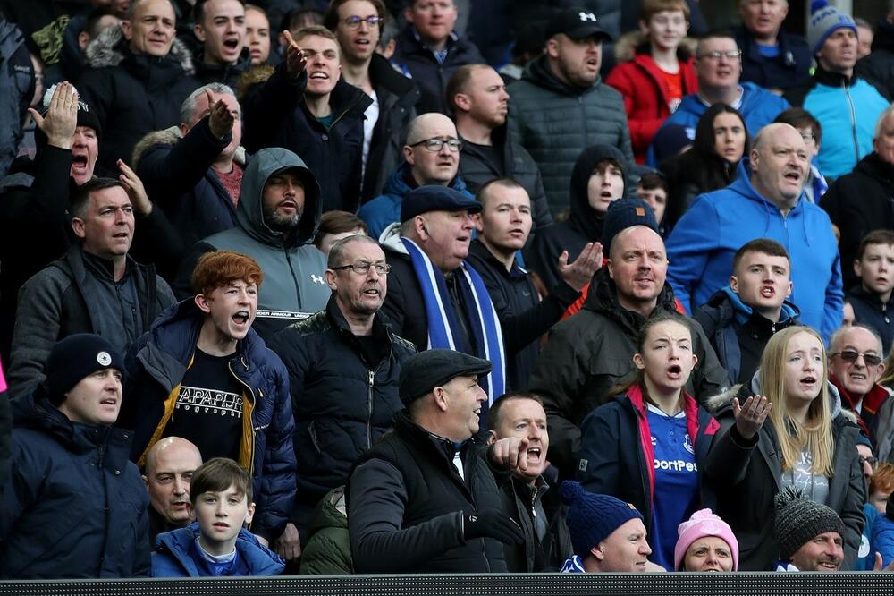 NAVIJAČI EVERTONA BRUTALNIM I UVREDLJVIM PORUKAMA POKAZALI ŠTA MISLE O BENITEZU: Ne mogu mu oprostiti LIVERPUL!