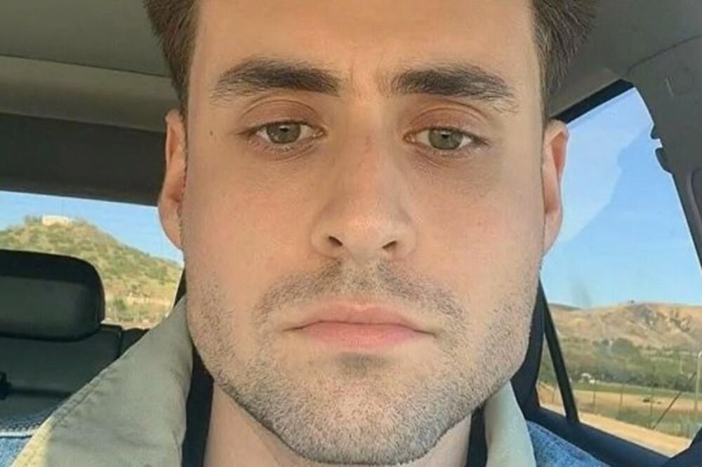 OGAVNO! Koristio je cimerov brijač, kada vidite šta mu se pojavilo na bradi NIKADA ništa nećete pozajmiti (VIDEO)