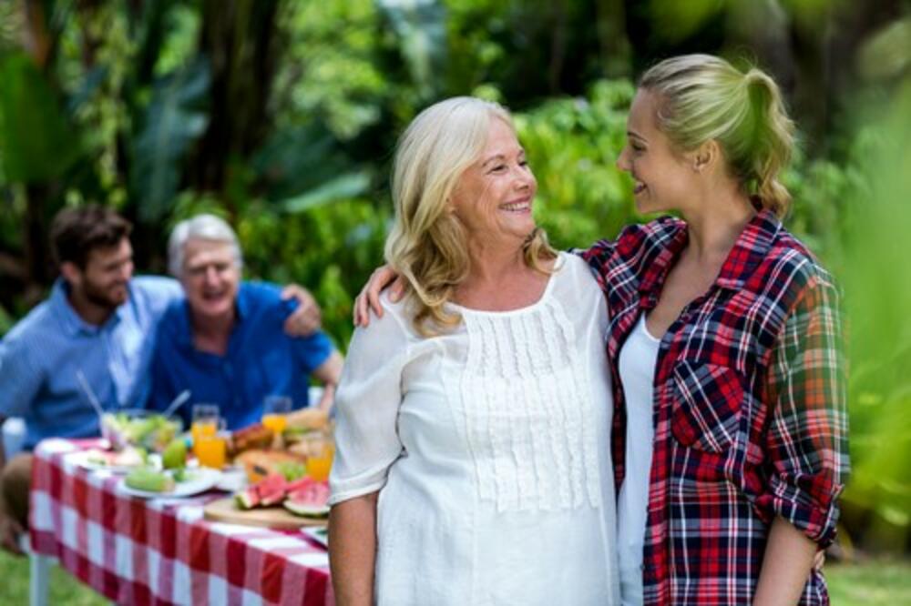 Preko pola miliona mladih i posle tridesete živi sa roditeljima: Evo šta kažu stručnjaci - pogledajte čemu ovo vodi