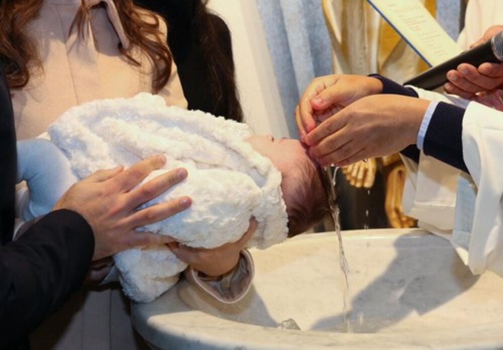 Beba, Krštenje