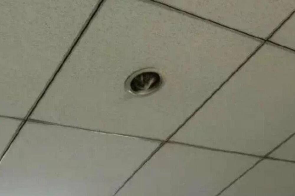 PORODICA 70 GODINA ŽIVELA U NEVEROVATNOJ OPASNOSTI: Otkrili STRAVIČNU stvar na plafonu stana!