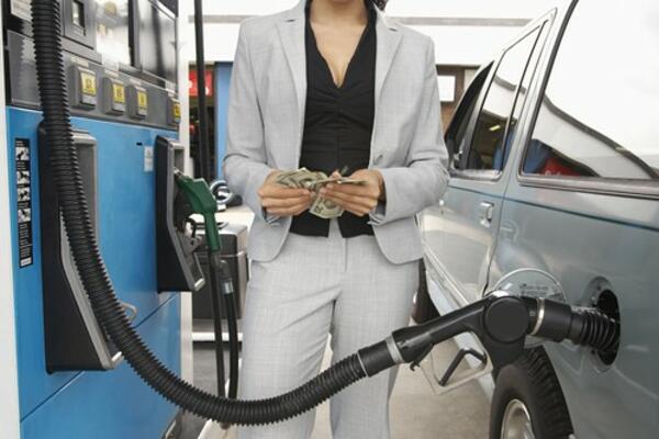 EVROPSKA UNIJA ZABRANJUJE PRODAJU AUTOMOBILA NA BENZIN I DIZEL 2035. GODINE? Šokantni signali stižu iz BRISELA!