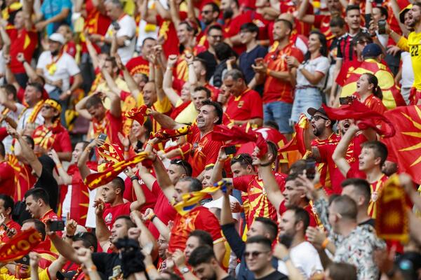 LUDA SCENA SA TRIBINA NACIONALNOG STADIONA U BUKUREŠTU: Makedonac u transu bije u bubanj, a bubanj DUPLO GOLO - HIT
