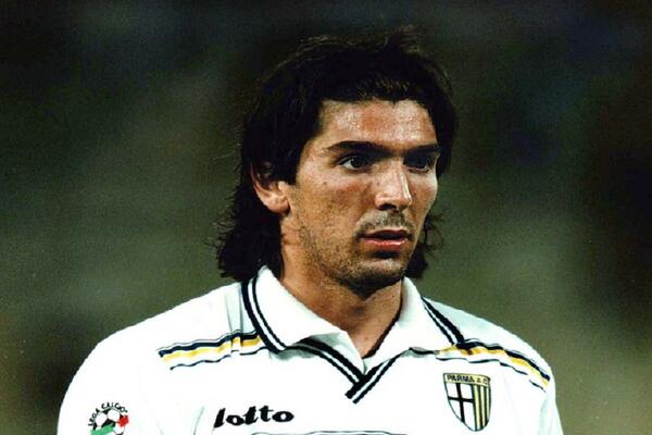 NISKI UDARCI ULTRASA PARME: Bufonu su sasuli sve u lice - OBUKAO SI US**NI DRES JUVENTUSA, MALI SI I JADAN ČOVEK!