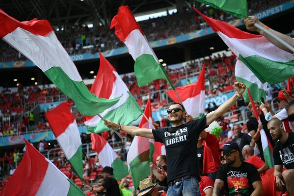 UEFA NIJE DOZVOLILA KOMŠIJAMA ISTICANJE SPORNOG SIMBOLA: Zastava 'Velike Mađarske' se neće vijoriti u Beogradu!