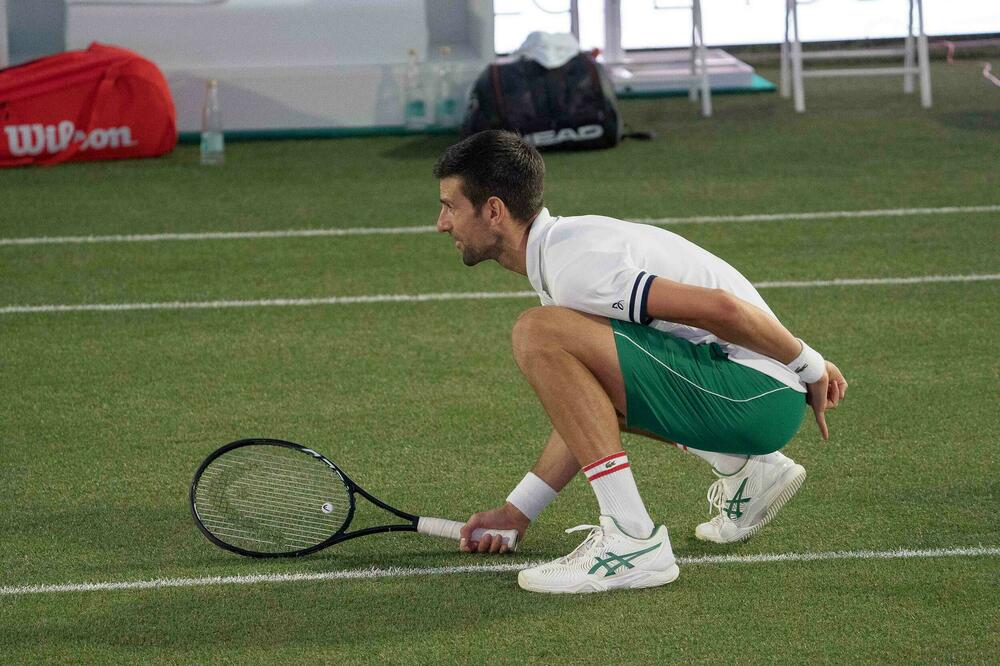 NOVAK STIGAO U LONDON GDE ĆE SE BORITI ZA SVOJ 20. GREN SLEM: I već je krenuo sa jakim treninzima! (VIDEO)