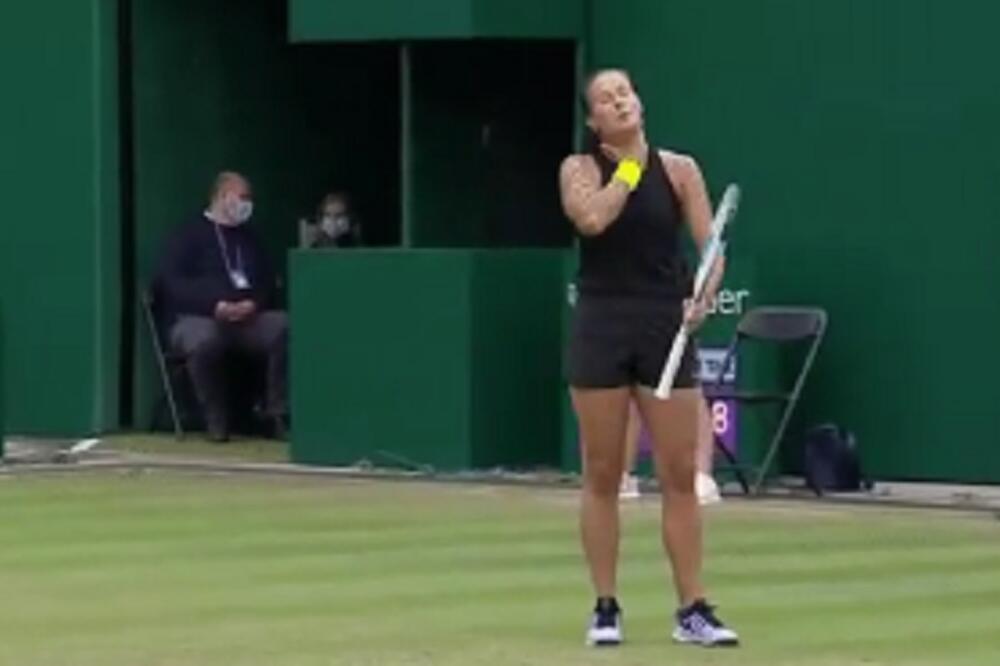 I JUŽNI SE KRSTI: Ruska teniserka DOBILA NAPAD BESA I SAMA SEBI NANELA TEŠKE POVREDE - ŠOKANTNO! (VIDEO)