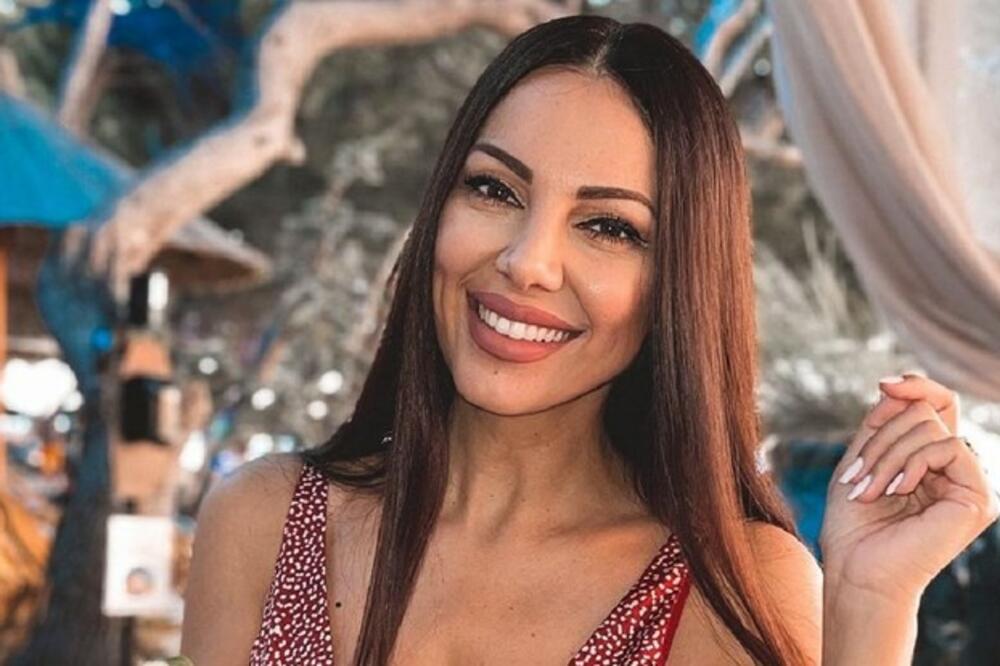 ŽANAMARI NAPRAVILA VRELI SNIMAK: Ništa je ne sprečava da DIŽE SVIMA REDOM, OVO ĆE VAS ZASITITI ZA DANAS (VIDEO)