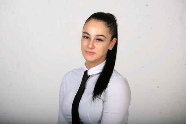 OTERANA IZ KLUBA JER NIJE HTELA DA BUDE SA MOĆNIKOVIM SINOM: Dali su joj 3 DANA DA SE SNAĐE!