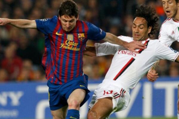 LEGENDARNI DEFANZIVAC OTKRIO ŠTA MU JE MESI RADIO: Izdriblao me 10 puta za 10 minuta, na kraju sam pao - HIT!