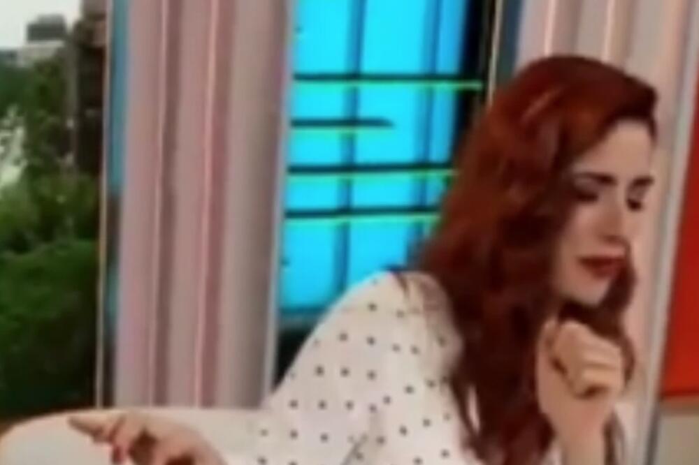 ZMIJA ULETELA VODITELJKI PRVE U STUDIO: Ona vrštila pa počela da PLAČE!