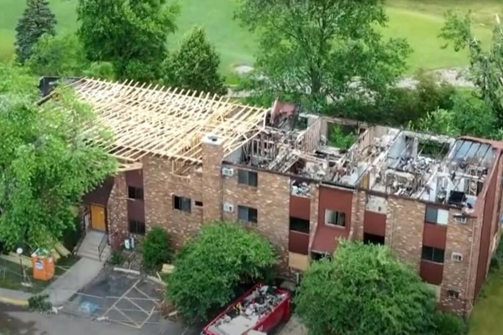 ŠTA JE OSTALO NAKON TORNADA?! Predgrađe Čikaga opustošeno, kuće uništene, vetrovi duvali 225 km na sat! (VIDEO)