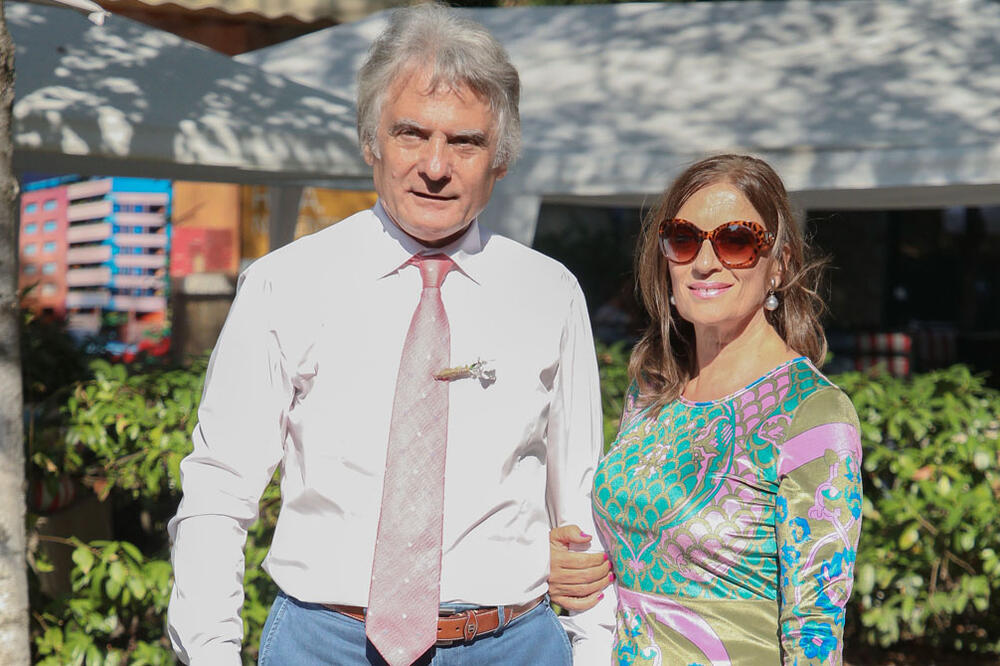 FOTOGRAFIJA SA VENČANJA PRE SKORO ČETIRI DECENIJE SVE GOVORI: Dule Savić i Marina u NAJBOLJIM GODINAMA! (FOTO)
