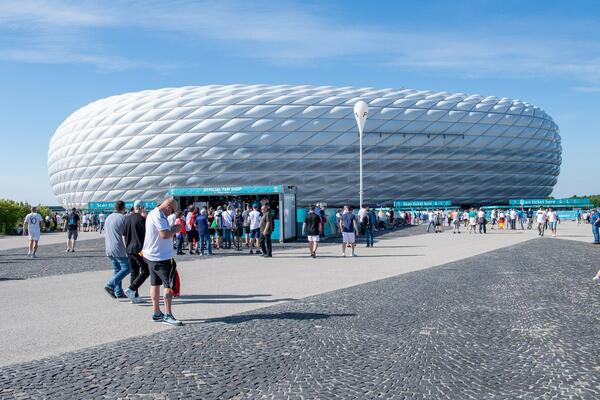 UEFA REKLA NE: Zabranjeno osvetljivanje stadiona DUGINIM BOJAMA!