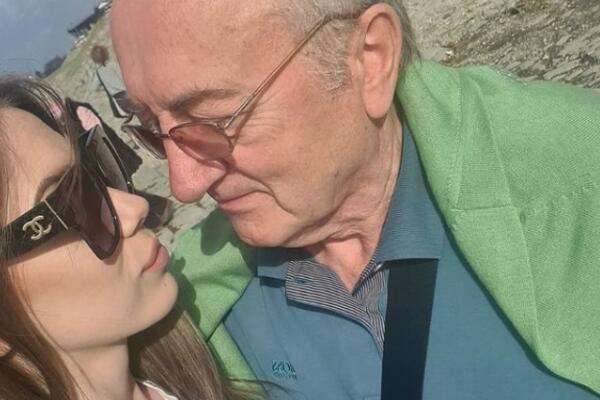 RIJALITI LJUBAVNICA MU OSVOJILA SRCE: Pogledajte šta radi DEDA kojeg je Milijana PREVARILA pred MILIONIMA!