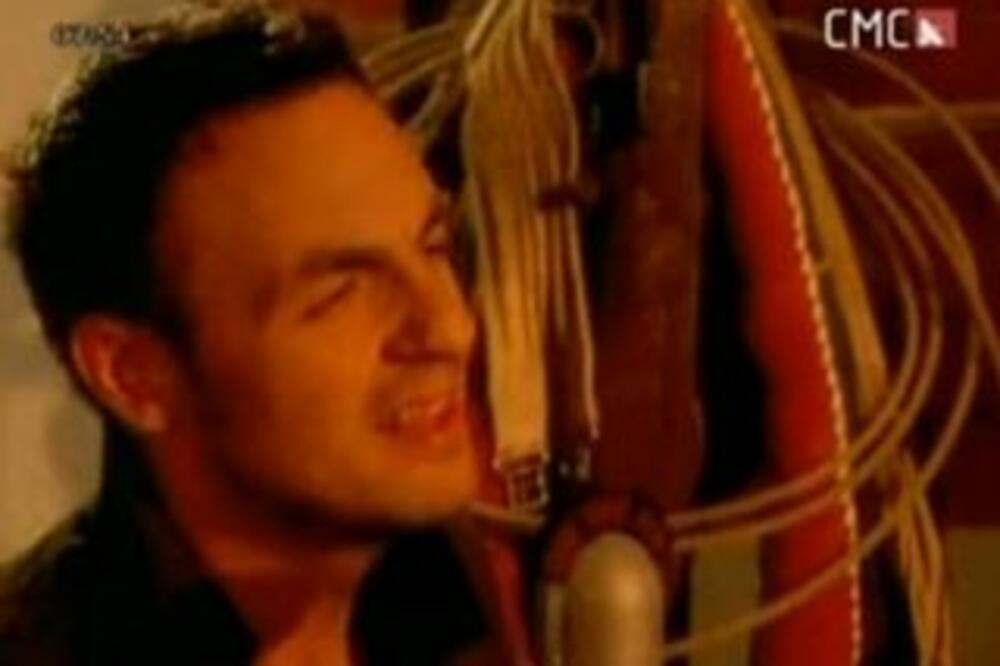 PEVAČ IMAO ZABRANJENU VEZU SA VODITELJKOM: Nakon 3 meseca je oženio DRUGU, a evo koliko se promenio za 20 GODINA