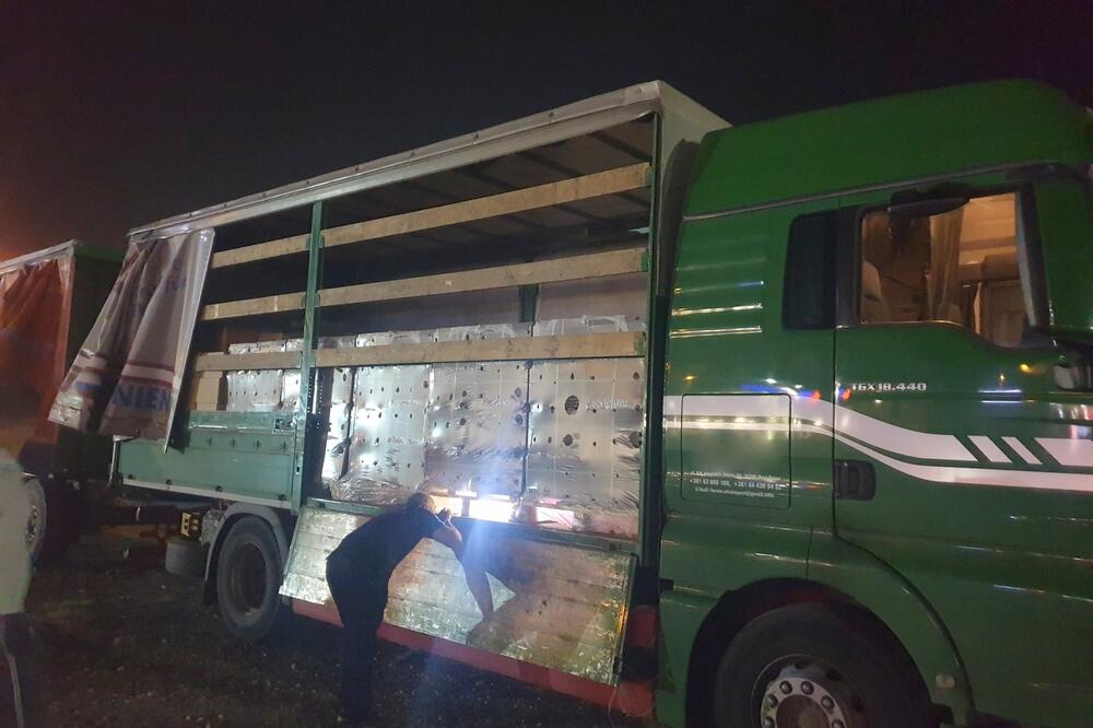 CARINICI IMALI PUNE RUKE POSLA U TOKU NOĆI! Zaplenjeno je preko 2 TONE robe, krijumčari ne spavaju (FOTO)