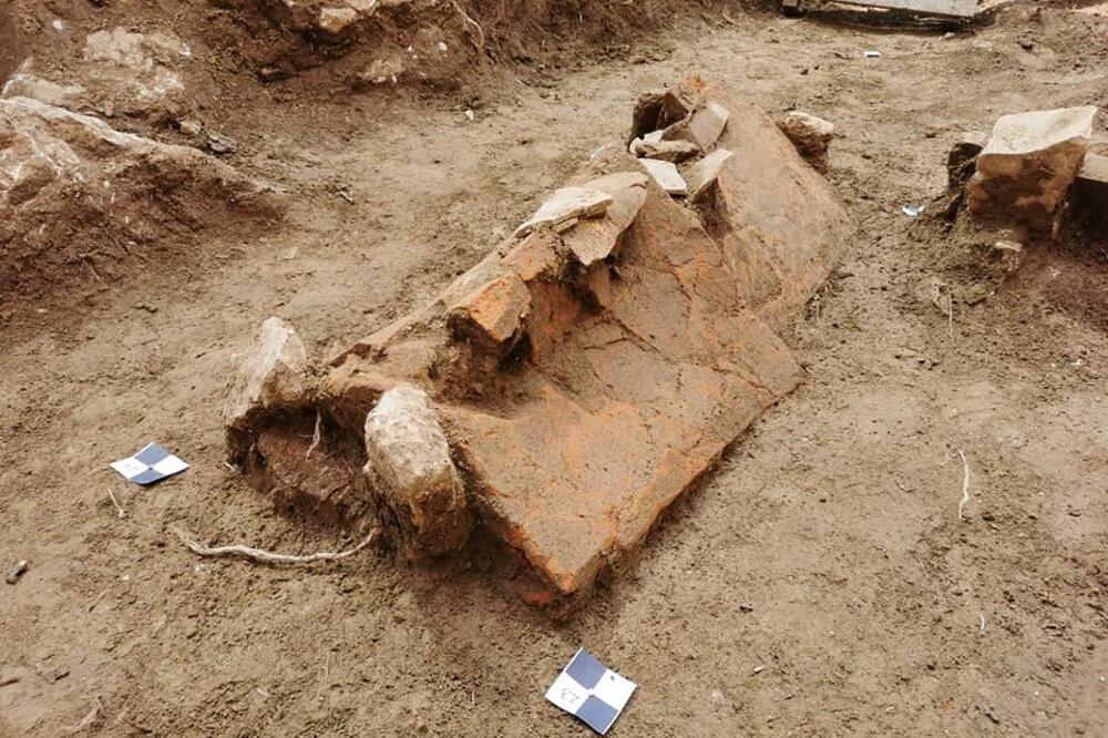 NOVA ARHEOLOŠKA SENZACIJA NA HVARU: Pronađen "grad mrtvih" koji datira iz 4. veka pre nove ere! (FOTO)