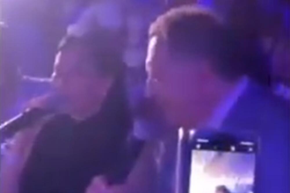 ISPLIVAO SNIMAK CECE I DODIKA: Pevačica i političar PEVAJU pa sve PUCA, prizor koji se viđa JEDNOM U ŽIVOTU!