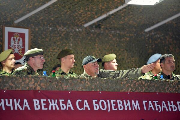 MUNJEVITI UDAR: Vojska Srbije izvela najveću vežbu u noćnim uslovima! (FOTO)