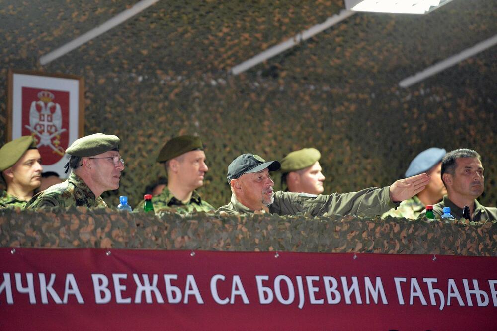 MUNJEVITI UDAR: Vojska Srbije izvela najveću vežbu u noćnim uslovima! (FOTO)