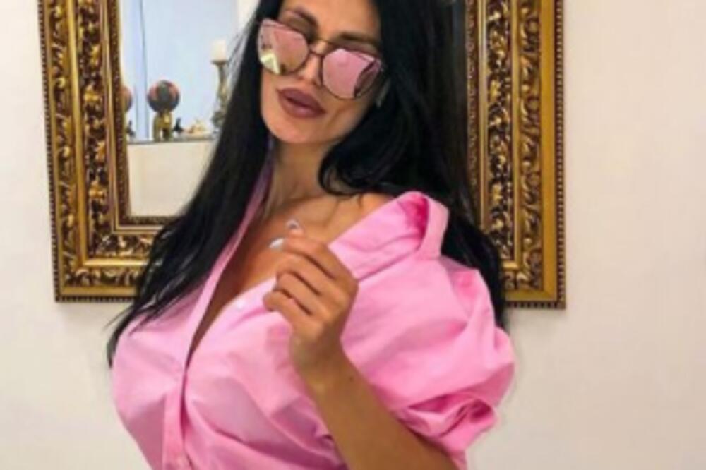 PROMENA ENORMNA, BORILA SE ZA ŽIVOT: Pevačica više ne izgleda isto, TELO i GLAVA kao od DRUGE osobe! (FOTO)