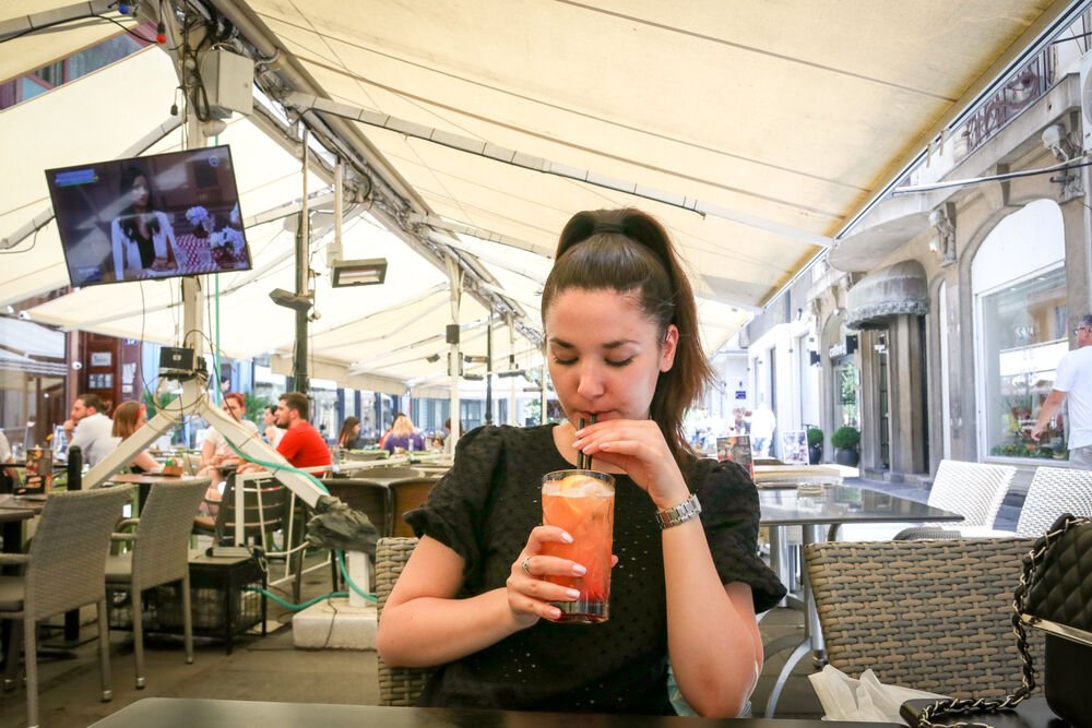 Vrućina, Toplota, Beograd, Podne, Topli dani u Beogradu, Rashlađivanje, Toplotni udar, Kafić, Leto