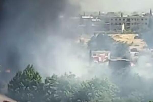 IZBIO POŽAR U MOSTARU: Vatra se prožima gradom, sve vatrogasne jedinice su na terenu! (VIDEO)