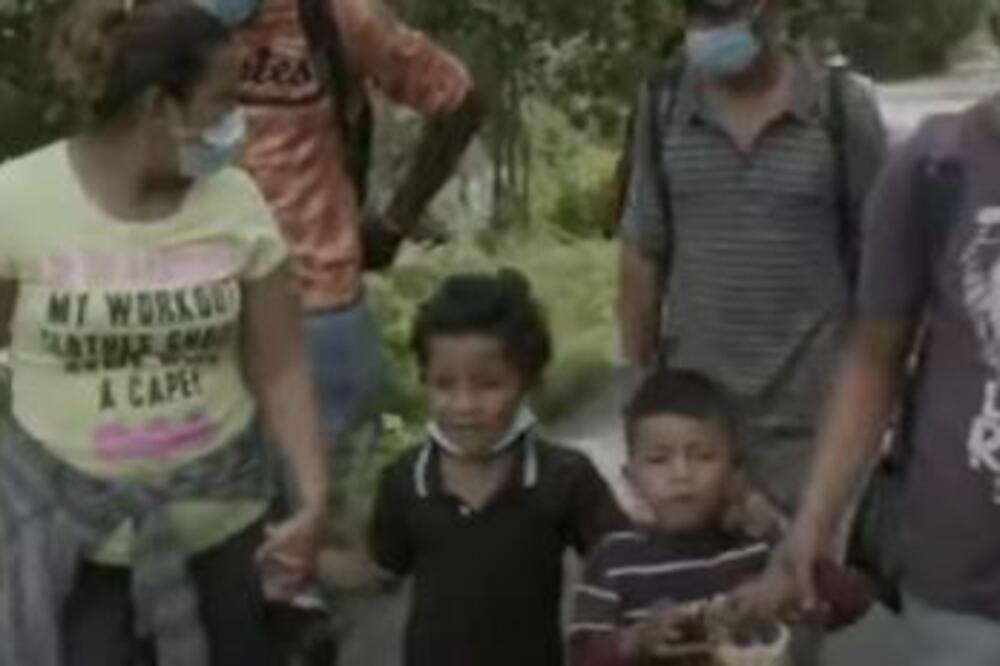 JEDU SIROVO MESO I UMIRU OD BOLESTI: Nećete verovati u kakvim jezivim uslovima borave deca migranti u Teksasu