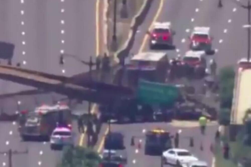 SRUŠIO SE MOST U VAŠINGTONU! Ispod RUŠEVINA je zarobljena prava tempirana BOMBA, preti ogromna OPASNOST! (VIDEO)