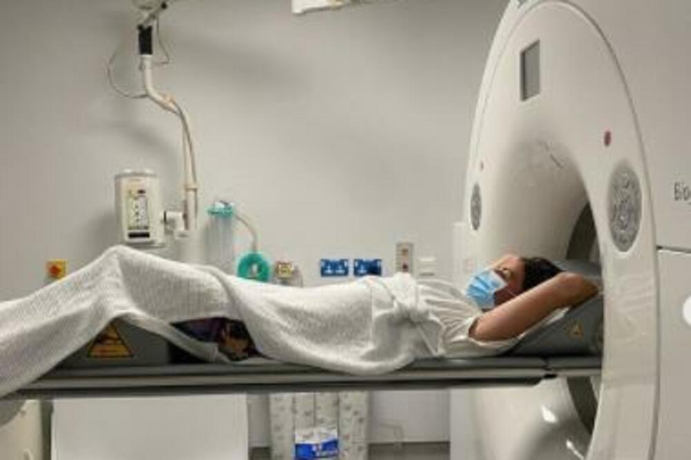 VODITELJKA SAZNALA DA UMIRE OD RAKA: Povlači se sa TELEVIZIJE, počela da se OPRAŠTA