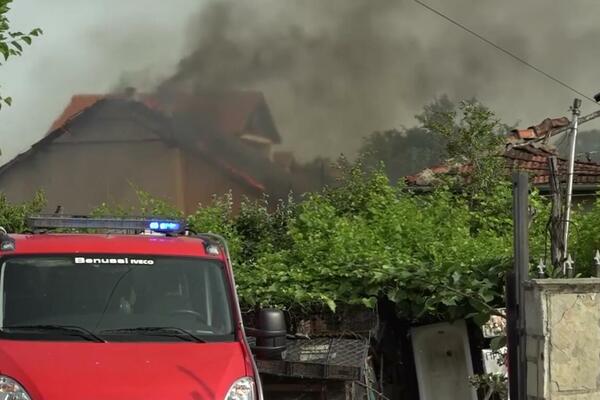 UGAŠEN POŽAR U GRAČANICI! Vatra zahvatila ČETIRI privatne kuće, meštani ponovo dobili VODU I STRUJU!