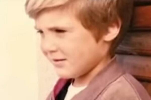 IMA ČELIČNE ŽIVCE U RIJALITIJU: Veliki zavodnik i vlasnik srca atraktivne zadrugarke bio je plavokosi šmeker!(FOTO)