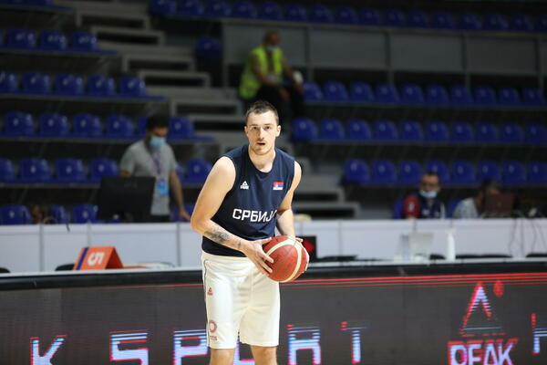 ANĐUŠIĆ OTKRIO ŠTA MU JE REKAO OBRADOVIĆ KADA SE PRIKLJUČIO REPREZENTACIJI: Gospodski potez trenera Partizana!