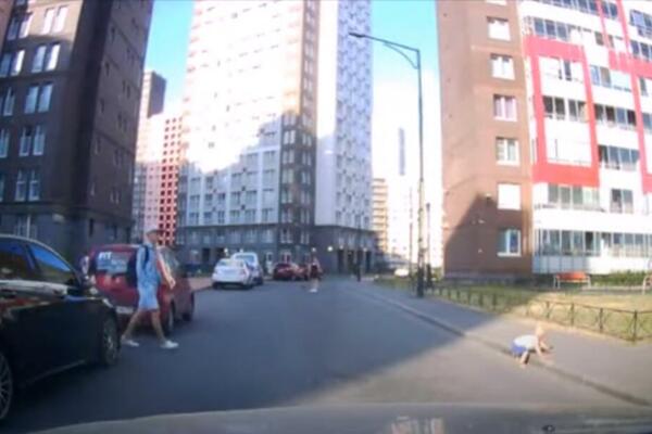 OSTAVILA TEK ROĐENU BEBU ISPRED ZGRADE: Uhapšena majka iz SARAJEVA!