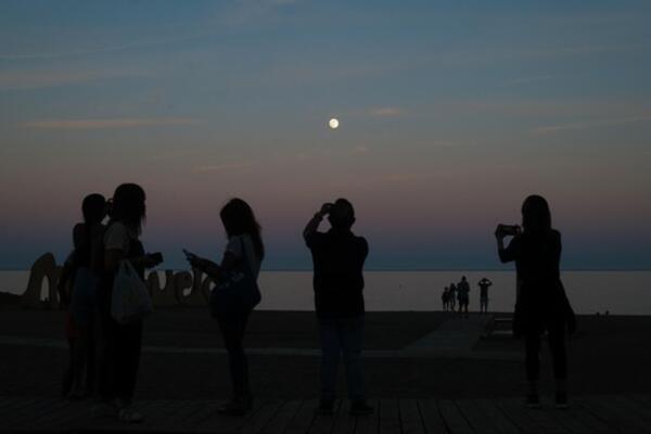 VATRENA KUGLA OSVETLILA NEBO IZNAD HRVATSKE: Nebeska pojava zabeležena kamerama, pogledajte samo! (FOTO)