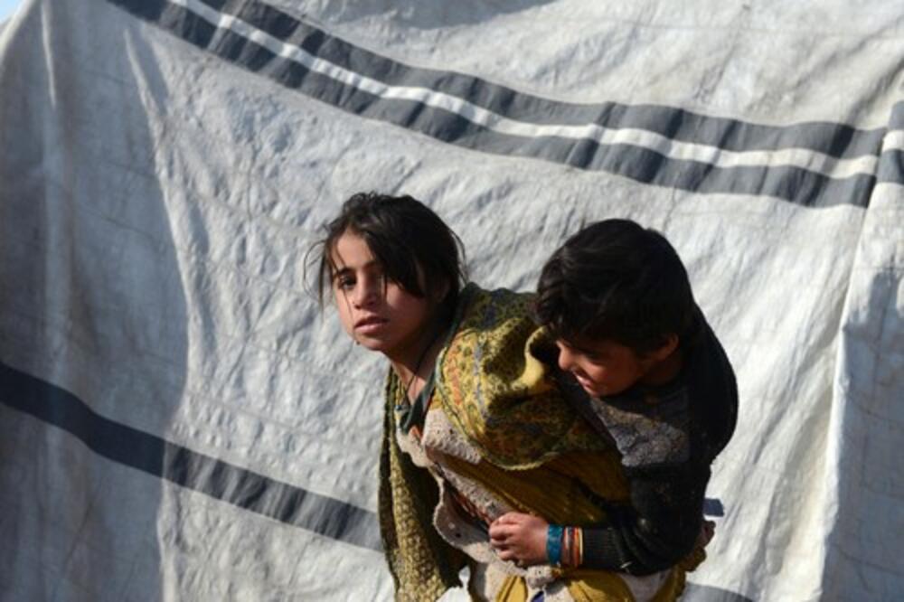 SITUACIJA SE POGORŠAVA POVLAČENJEM MEĐUNARODNIH SNAGA: Broj Avganistanaca koji beže pred nasilje ponovo raste!