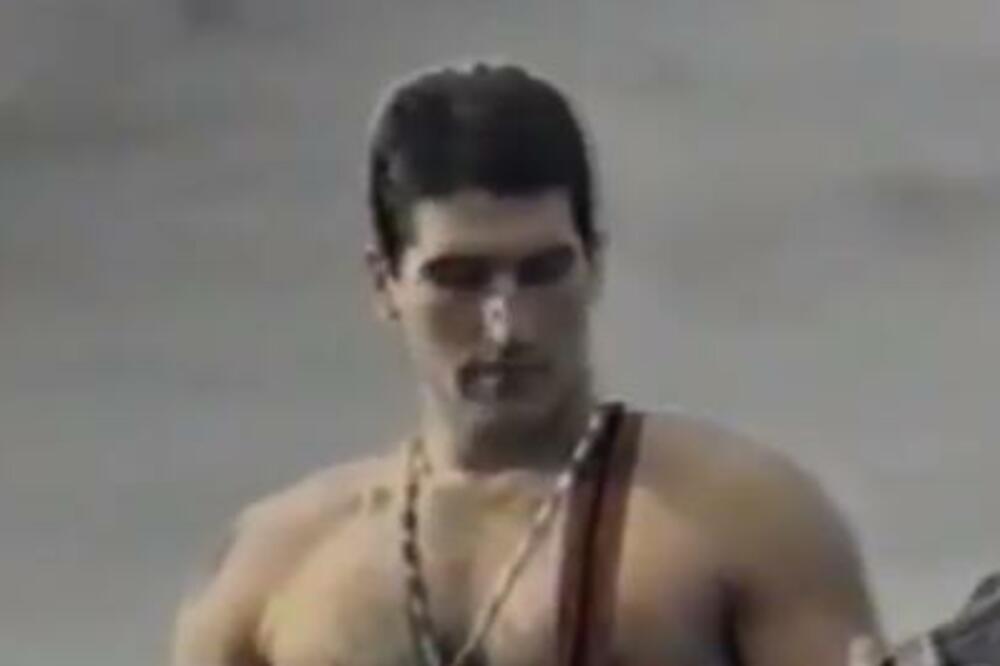 ISPLIVAO ŠOK SNIMAK POKOJNOG ZORANA ŠIJANA: Sav u MIŠIĆIMA đuska i svira gitaru Zlati Petrović! (VIDEO)