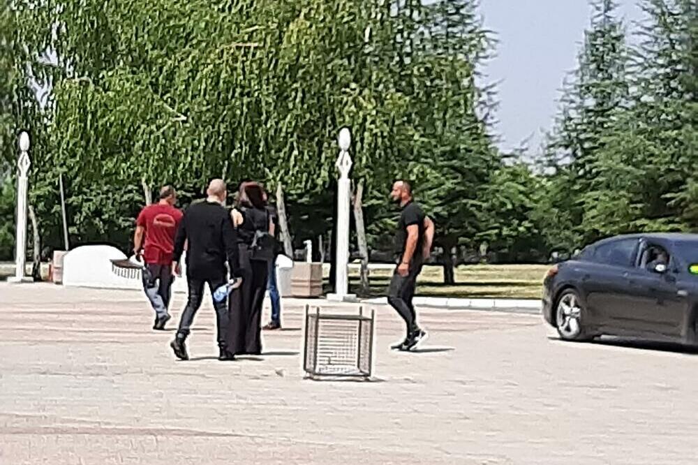 OVA FOTKA ĆE VAS ŠOKIRATI: Naš pevač uradio nešto što će biti na njemu ceo život!