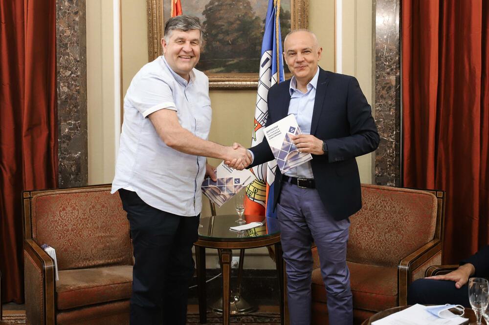 GRADONAČELNIK BEOGRADA SA DIREKTORIMA ŠKOLA: Zadovoljan sam kako se školski sistem izborio sa pandemijom!