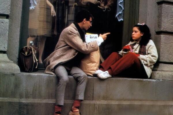 NOVI SKANDAL, POZNATI GLUMAC OPTUŽEN ZA MALTRETIRANJE KONOBARICE: "On je matori čudak koji me UHODI!" STRAVIČNO!