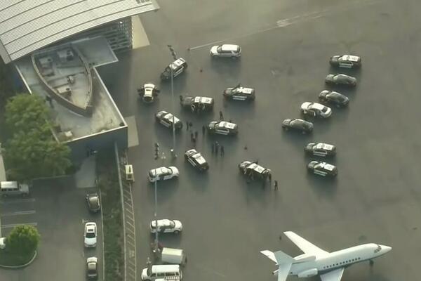 KAKO JE OVO MOGUĆE? Ostavili auto na aerodromu dok su bili na odmoru, a stigla im KAZNA za brzu vožnju