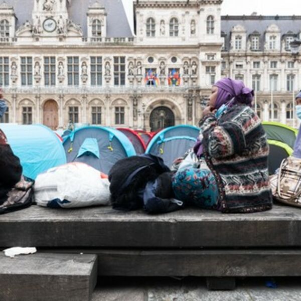 VIŠE OD 500 MIGRANATA SE ISKRCALO SA HUMANITARNOG BRODA NA SICILIJU: Italija otvorila luku nakon apela!