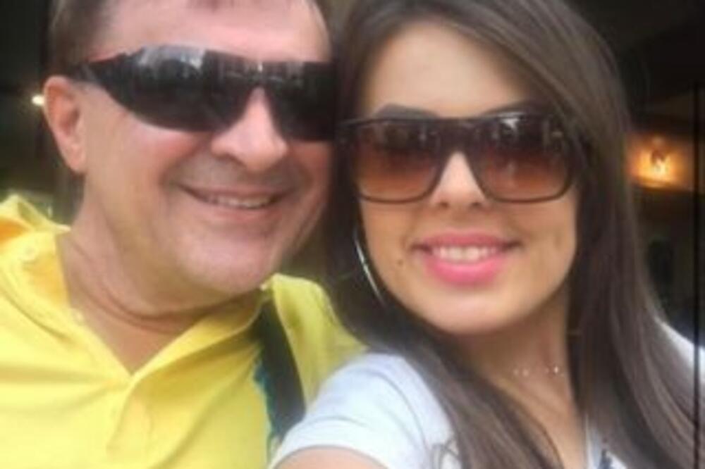 MITAR MIRIĆ VARAO JE ŽENU SA 30 GODINA MLAĐOM PEVAČICOM? Pričalo se da ga je žena ZBOG NJE izbacila iz kuće! (FOTO)