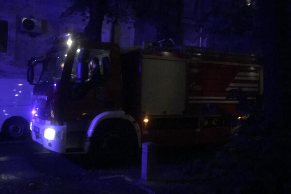 SRUŠIO SE PLAFON NA GOSTE LOKALA U MANČESTERU: Dve žene prebačene u bolnicu (VIDEO)