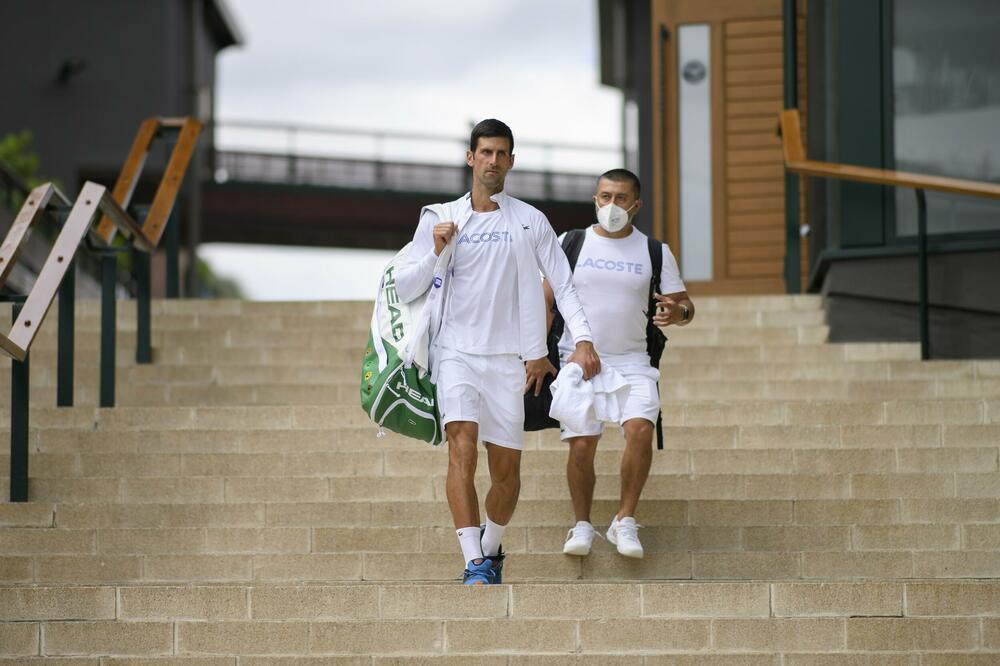 NOVAK SPREMAN ZA POČETAK VIMBLDONA: Deo treninga obavio je na čuvenom "Henmanovom brdu" (VIDEO+FOTO)