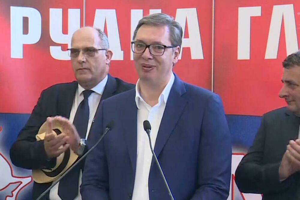 VUČIĆ OBEĆAO RADNICAMA U RUDNOJ GLAVI: Veće plate od sledećeg meseca