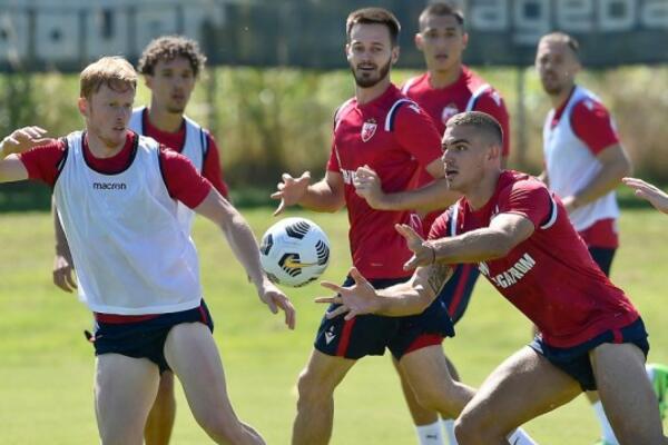 SAD JE SVE REŠENO: Francuski napadač stigao na Zvezdine pripreme u Austriju!